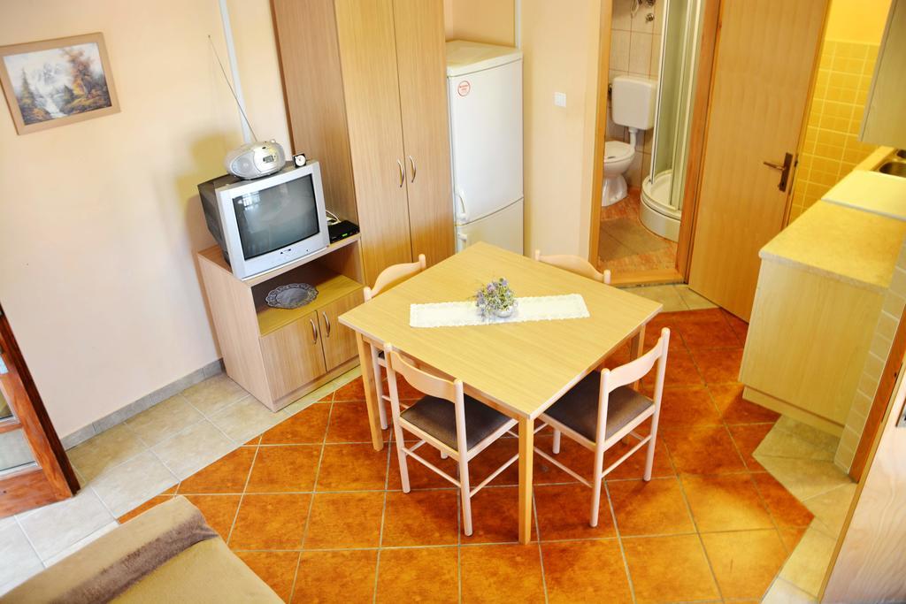 Apartments Joza Vir Exterior photo